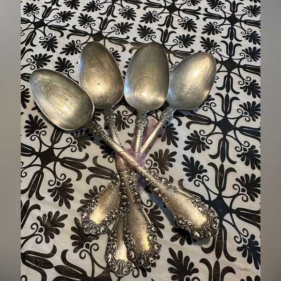 Set of 4 - 1847 Rogers Bros Berkshire serving spoons - Picture 1 of 3